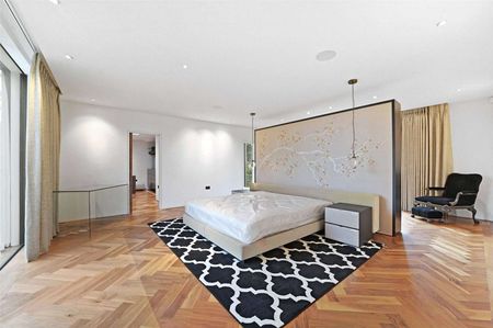 A stunning and bespoke modern home in a secluded, private location. - Photo 4