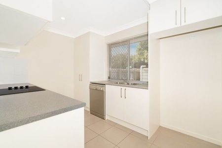 Charming Townhouse in Serene Warner Groves - Photo 3