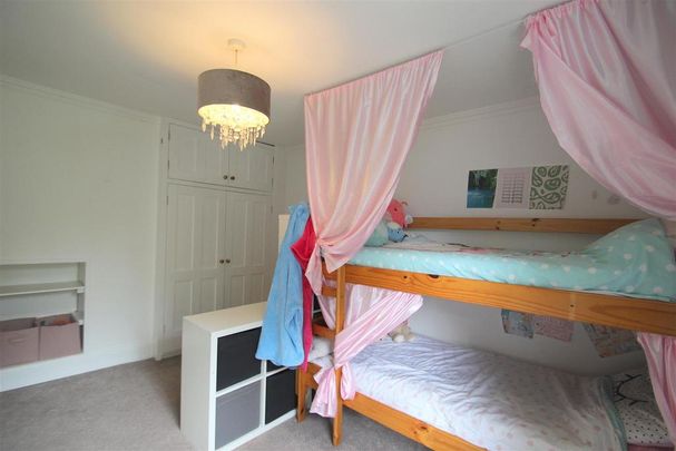 4 bedroom character property to rent - Photo 1