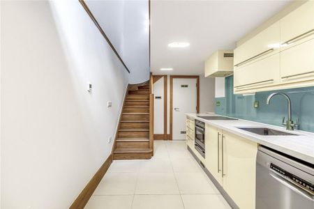 2 bedroom mews to rent - Photo 5
