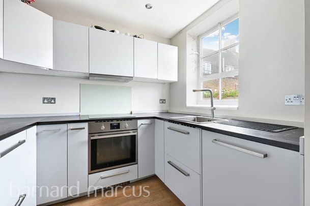 Vicarage Crescent - Photo 1