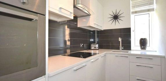 Studio to rent - Photo 2