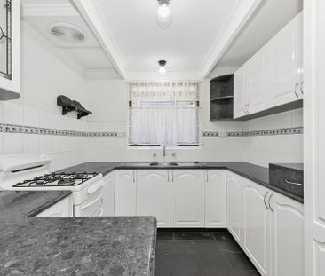 4 Rhubane Court, Blackburn - Photo 2