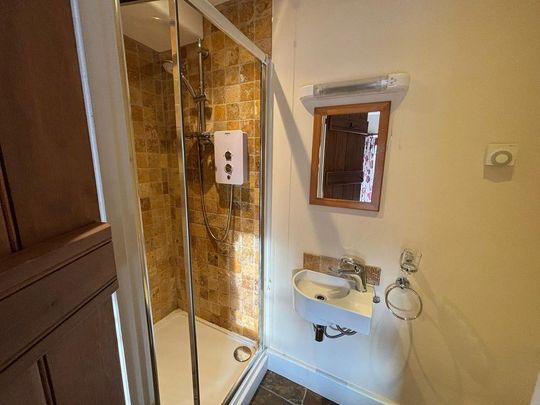 2 bedroom property to rent - Photo 1