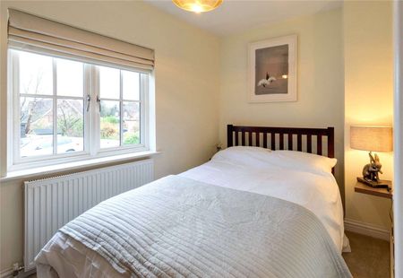 A charming cottage in the heart of Bray with river views. - Photo 4