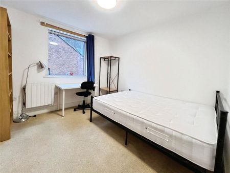 2 bedroom flat to rent - Photo 4