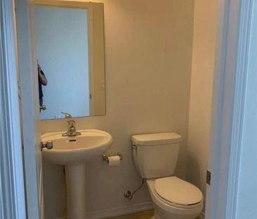 For Lease - 726 Farmstead Drive, Milton, Ontario - Photo 2