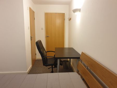 2 Bed Flat, Park West, NG7 - Photo 2