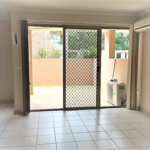 Spacious two-bedroom apartment conveniently located near Wentworthville Train Station - Photo 1