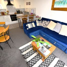 2 bedroom Flat in Flat 17, Leeds - Photo 1