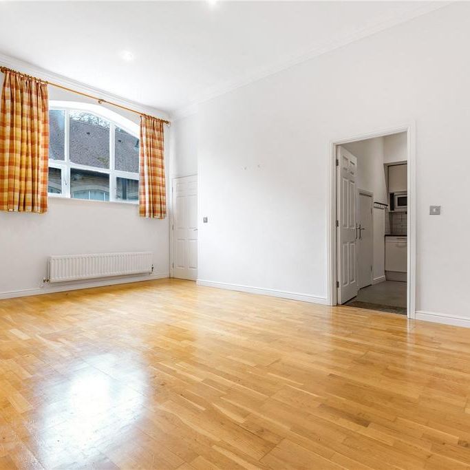 2 bedroom end of terrace house to rent - Photo 1