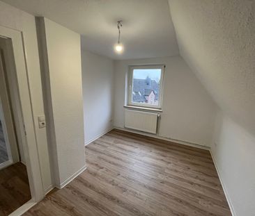 Für die kleine Familie - gemütliche 2,5-Zimmer-Wohnung im Dachgeschoss - Photo 3