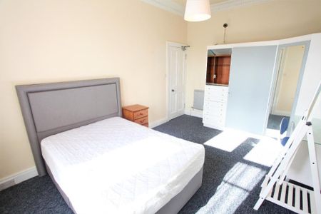 4 bedroom flat to rent - Photo 4