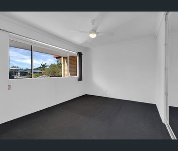 Neat 2 Bedroom Unit in Prime Location - Photo 6