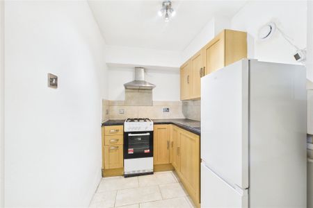 1 bedroom Flat in Sussex Place, Slough - Photo 4