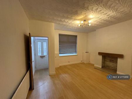 3 bedroom end of terrace house to rent - Photo 3