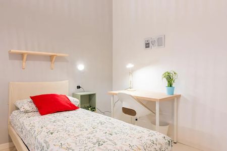 Via Assietta, Milan, Lombardy 20161 - Photo 2