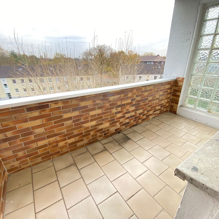 Schöne 3 Zimmerwohnung mit Balkon - Foto 1