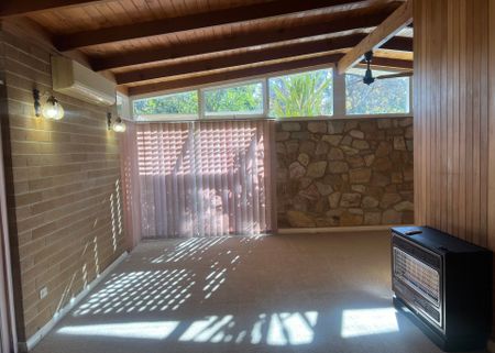 Funky Home Close to the Bay! - Photo 4