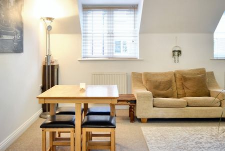 £1,150 PCM - Photo 4