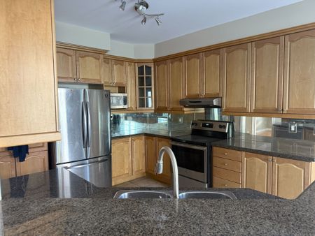 For Lease - 16 Ravine Edge Drive, Richmond Hill, Ontario - Photo 2