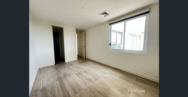 Two-Bedroom, Two-Bathroom Apartment with Balcony - Photo 1