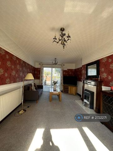 3 bedroom semi-detached house to rent - Photo 2