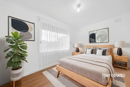 Spacious 5-Bedroom Home in Epping - Photo 2
