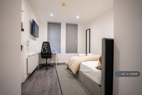 1 bedroom in a house share to rent - Photo 1