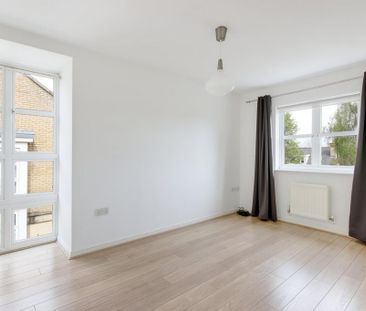 3 bedroom end of terrace house to rent - Photo 3
