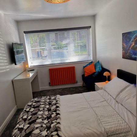 1 bedroom in a house share to rent - Photo 4