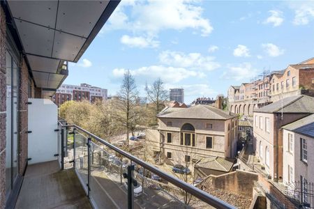 Stunning two bed two bath apartment in Number One Bristol - Photo 5