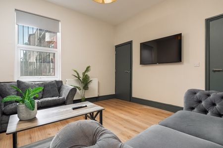 4 Bed Terraced House, Edinburgh Road, L7 - Photo 2