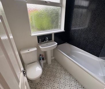 3 bedroom end of terrace house to rent - Photo 3