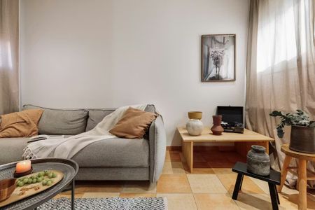 Ronda de la Universitat, Barcelona, Catalonia 08007 - Photo 2