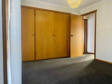 2 bedroom unit - Close to town - Photo 3