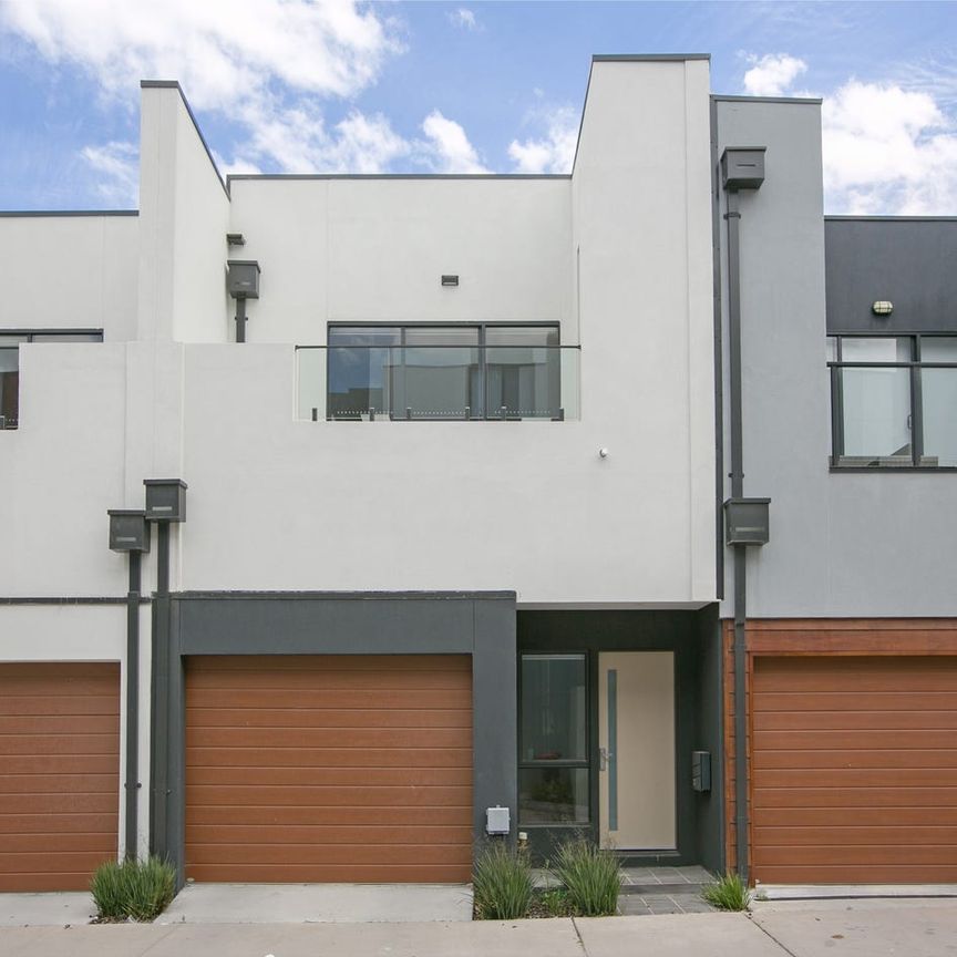 Modern Two-Storey Living in a Convenient Keilor Downs Location - Photo 1