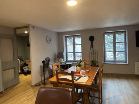 Location Appartement 3 pièces 68m² CHARLIEU 42190 - Photo 2