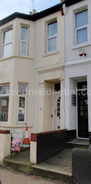 Pleasant Road, Southend On Sea - Photo 1