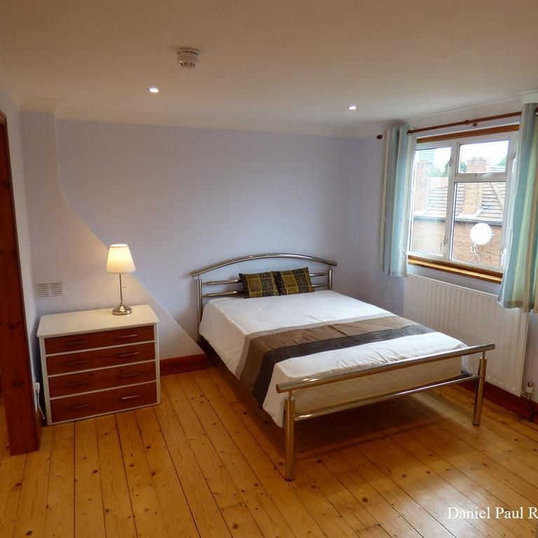 1 bedroom in a house share to rent - Photo 1