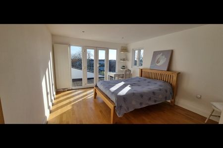 4 Bed Terraced House, Wimbledon Park Road, SW18 - Photo 2
