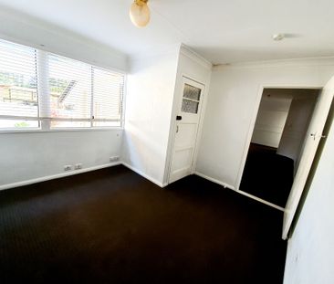 Scarborough 5 Bedroom Home -18 Month Lease - 6 Months at $750 Then ... - Photo 4