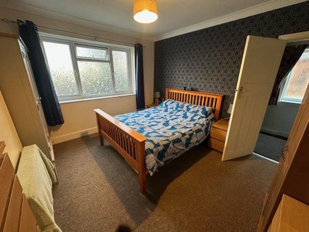 3 bedroom semi-detached house to rent - Photo 5