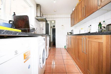 1 bedroom in a house share to rent - Photo 5