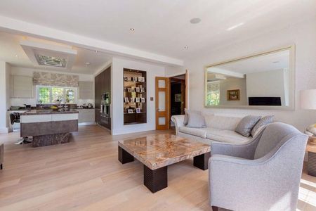 3 bedroom apartment to rent - Photo 2