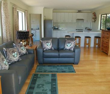 Charming 1BR Home with rural outlook and views - Photo 4
