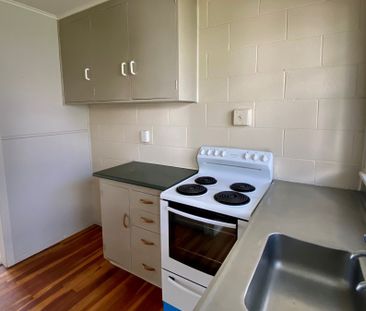 Two bedroom unit close to city centre - Photo 2