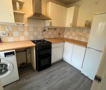 2 bedroom semi-detached house to rent - Photo 2