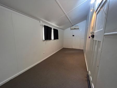 Century 21 Central West 02 6862 1265 - Photo 4