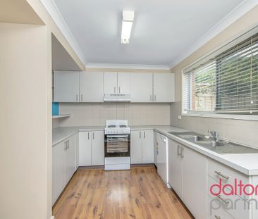 Three Bedroom Townhouse in Perfect Location! - Photo 3